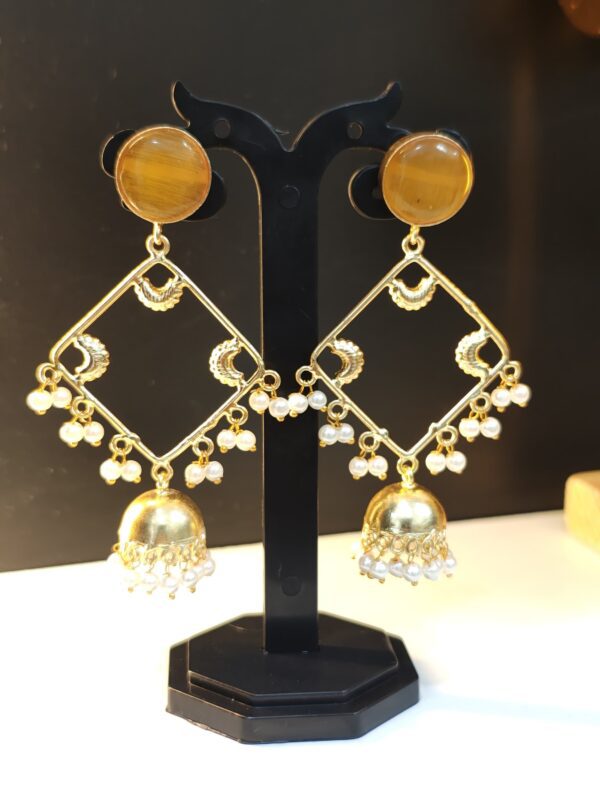 Elegant Gold and Pearl Jhumka Earrings