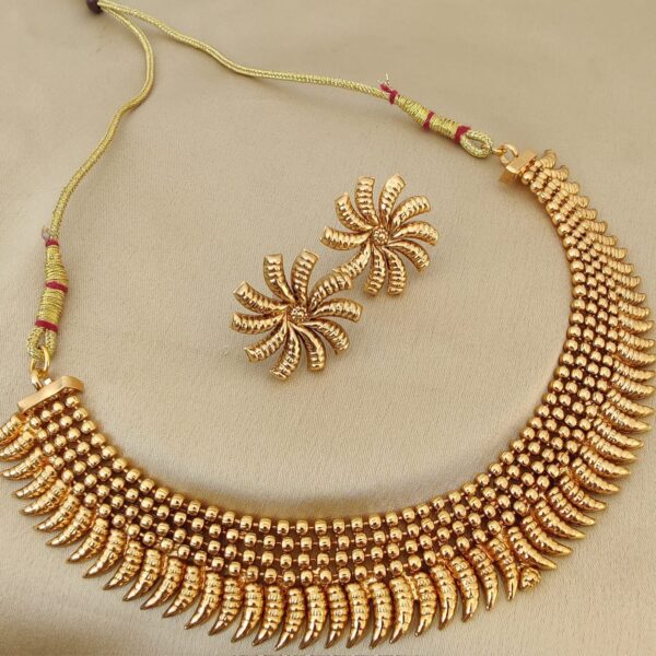 Classic Gold Elegance: Statement Necklace Set - Image 2