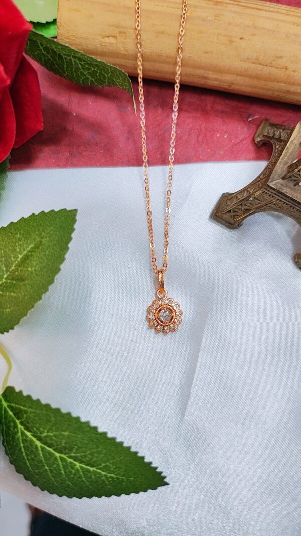 Sparkling Pendant Necklace in Rose Gold