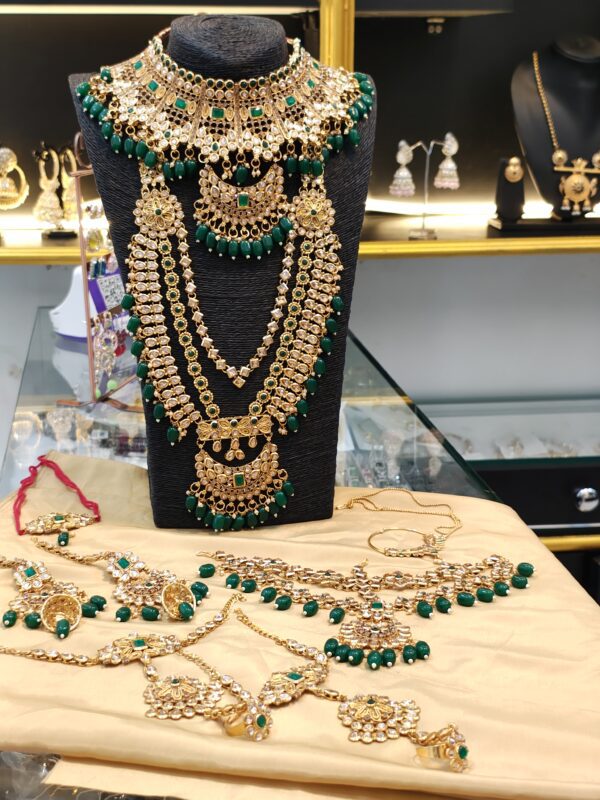 Regal Emerald Bridal Jewelry Set