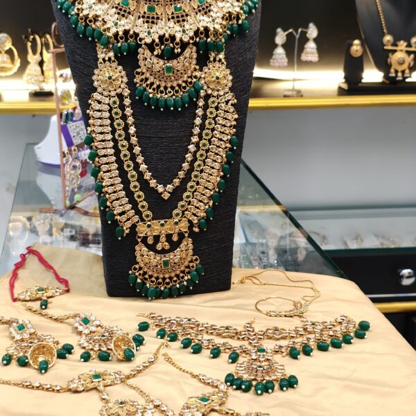Regal Emerald Bridal Jewelry Set