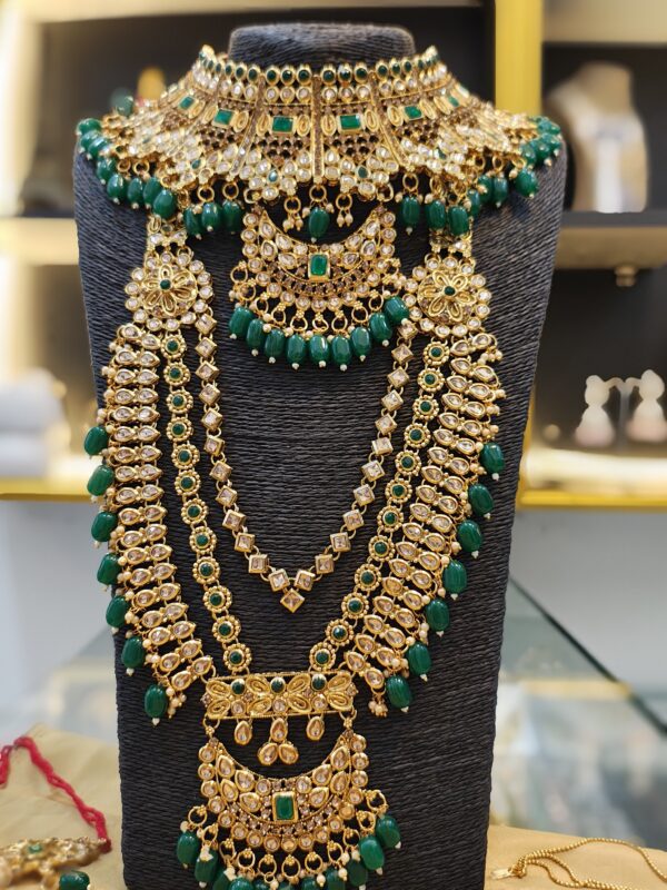 Regal Emerald Bridal Jewelry Set - Image 3