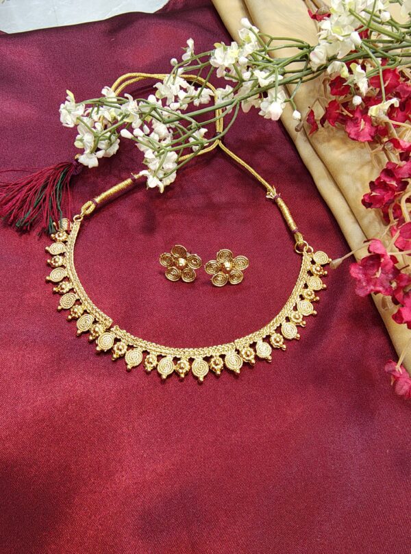 Elegant Gold Floral Necklace Set - Image 4