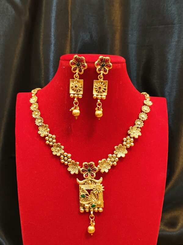 Enchanted Floral Gold Necklace Set