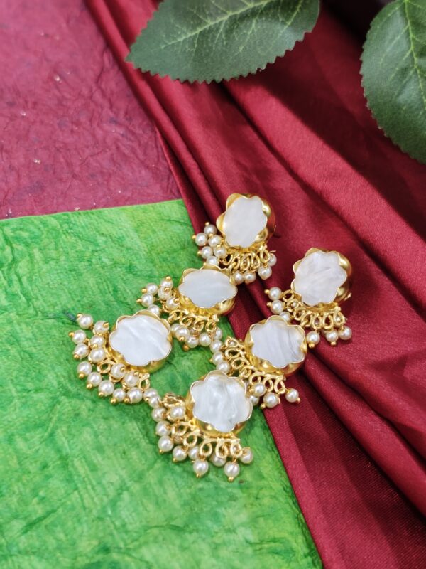 Exquisite Floral Kundan MOP Earrings