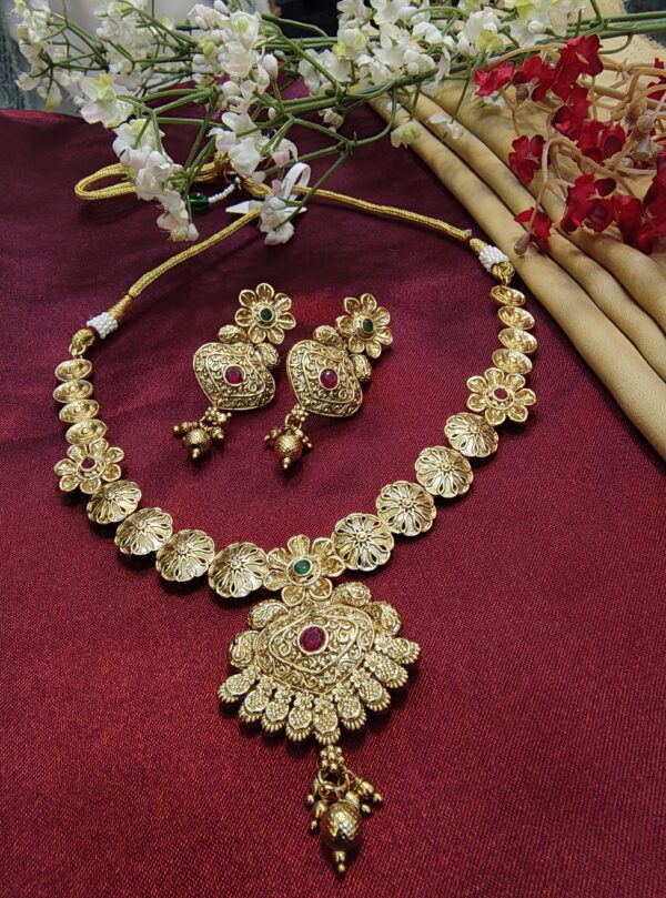 Floral Heritage Necklace Set - Image 5