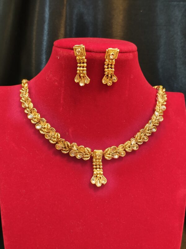 Gleaming Kundan Necklace Set