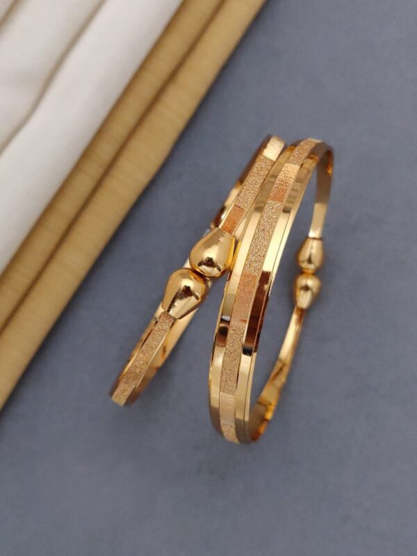 Sleek Groove Gold Kada