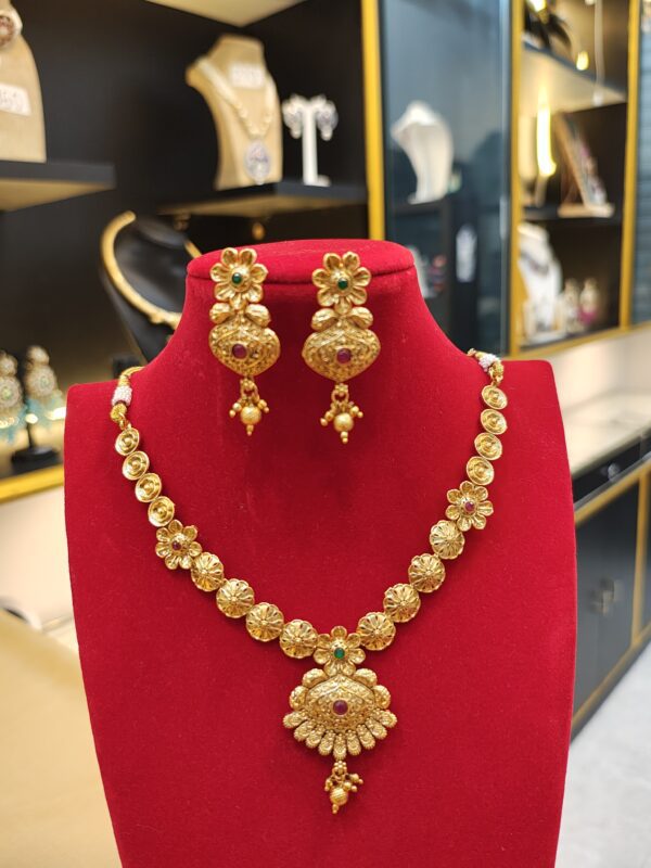 Floral Heritage Necklace Set - Image 2