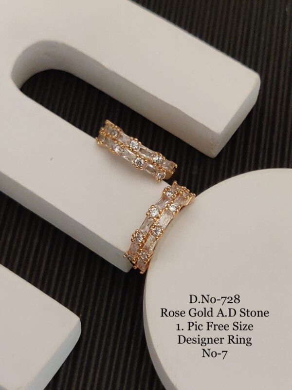 Harmonious Layered Diamond Finger Ring