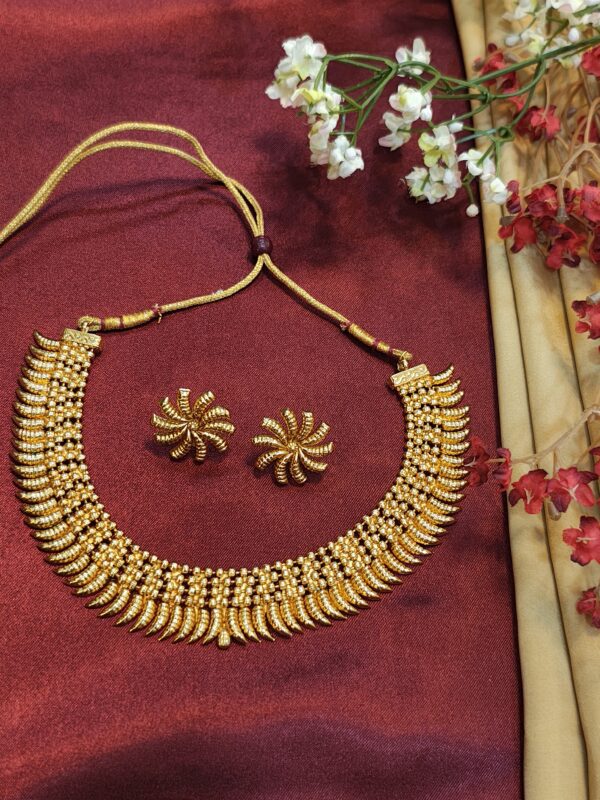 Classic Gold Elegance: Statement Necklace Set - Image 5