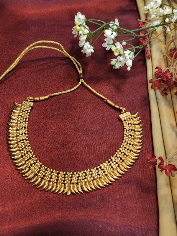 Classic Gold Elegance: Statement Necklace Set - Image 4