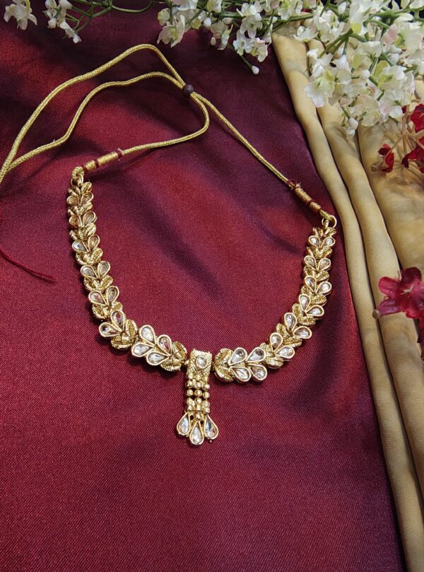 Gleaming Kundan Necklace Set - Image 2