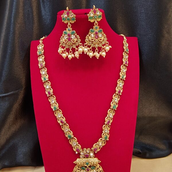 Floral Elegance Gold-Plated Necklace Set