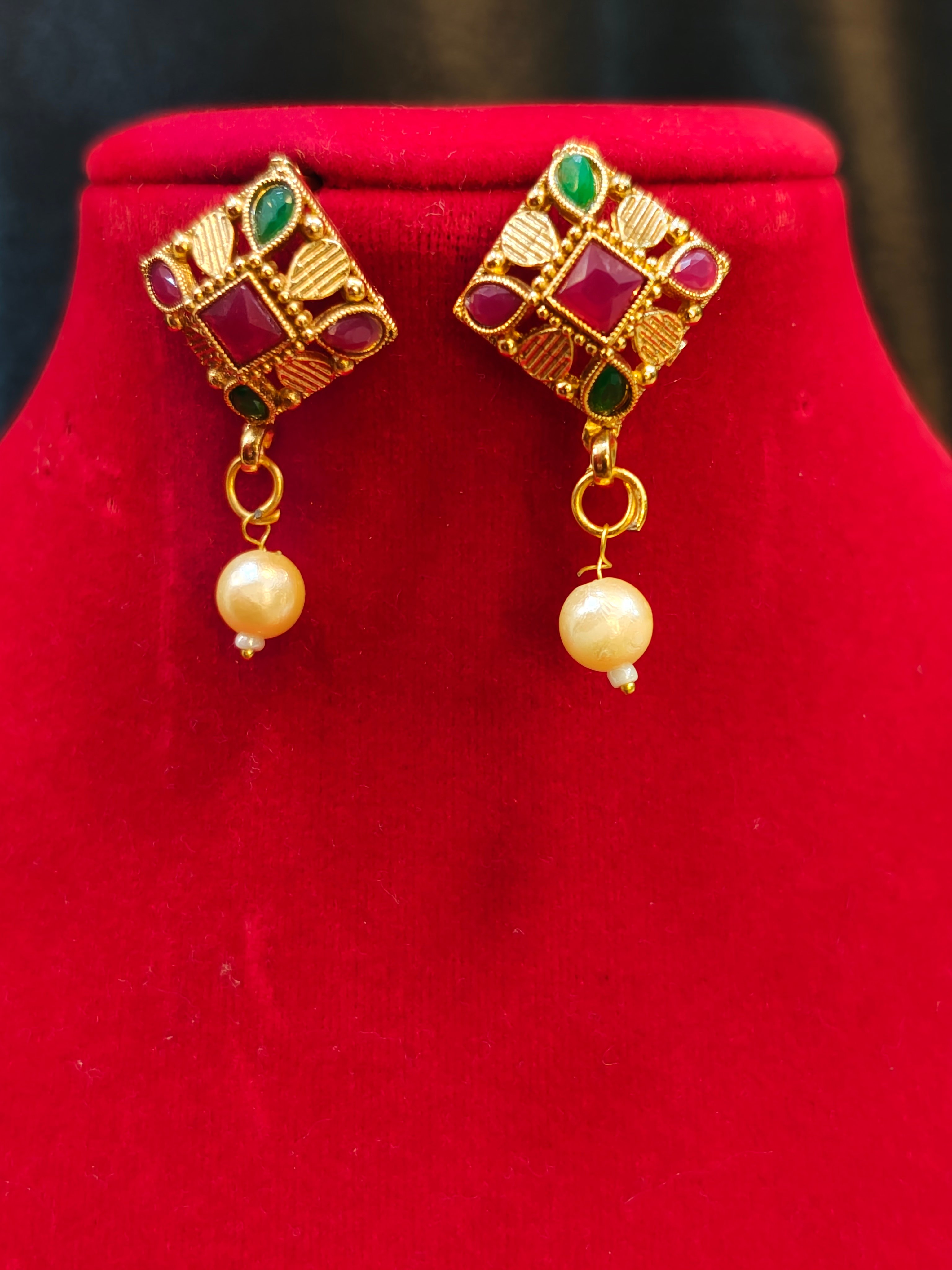 Long and Short Kundan Pearl Necklace Set with Statement Earrings (4)