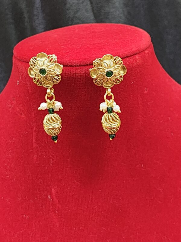 Pearl Strand Gold Green Necklace Set - Image 2