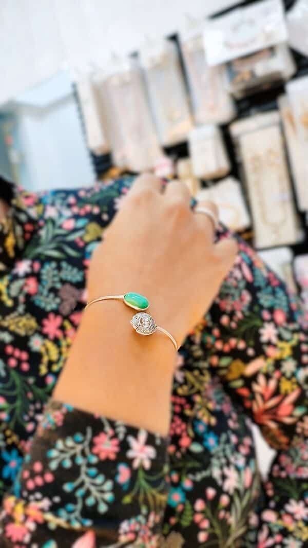 Silver-Plated Bracelet with Green Stone and Vintage Motif - Image 2