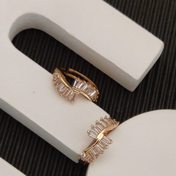 Blush Radiance Diamond Finger Ring with Rose Gold Finish and Baguette Stones – Royal Reflection DS