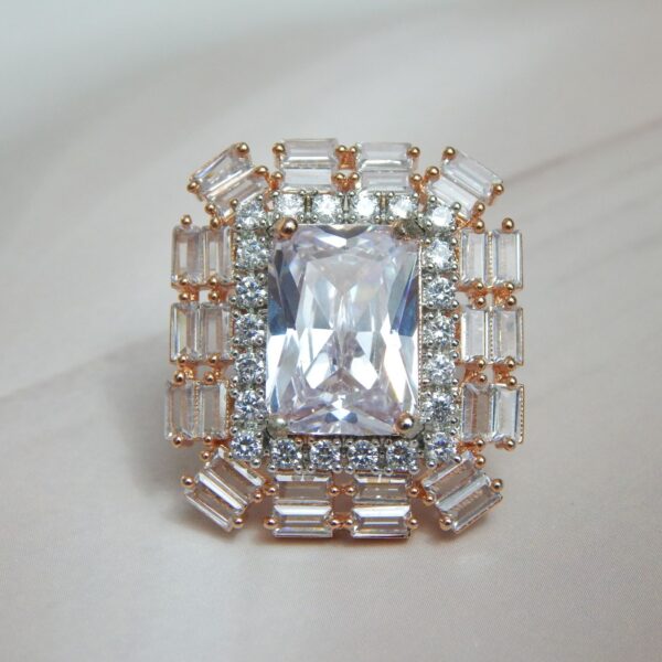 Rose gold cluster ring with sparkling band – Royal Reflection DS