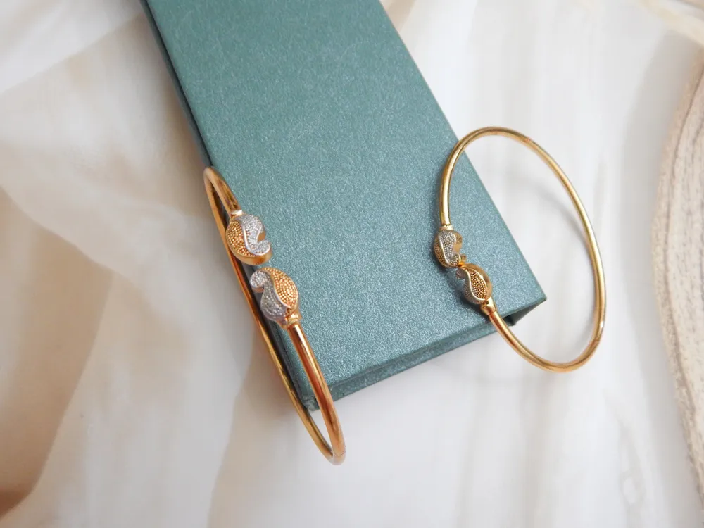 Dual-Tone Gold-Plated Kada Set with Paisley Design Ends – Lightweight Adjustable Daily Wear