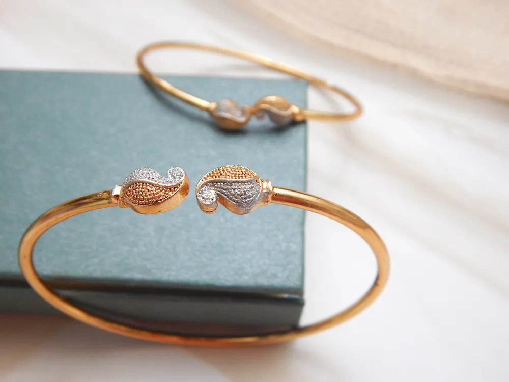 Dual-Tone Gold-Plated Kada Set with Paisley Design Ends – Lightweight Adjustable Daily Wear