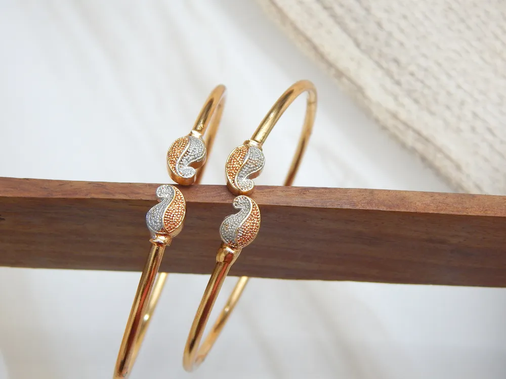 Dual-Tone Gold-Plated Kada Set with Paisley Design Ends – Lightweight Adjustable Daily Wear
