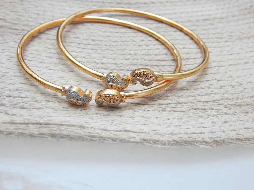 Dual-Tone Gold-Plated Kada Set with Paisley Design Ends – Lightweight Adjustable Daily Wear