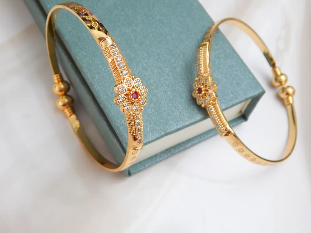 Gold-Plated Floral Mirage Diamond Kada Set with CZ Stones and Flower Design – Elegant Wristwear