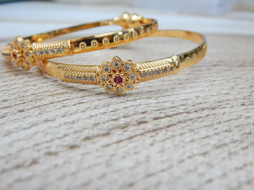 Gold-Plated Floral Mirage Diamond Kada Set with CZ Stones and Flower Design – Elegant Wristwear
