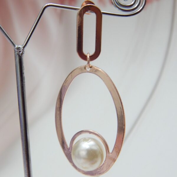 Geometric Brass Oval Earrings with Pearl Accent in Rose Gold – Royal Reflection DS