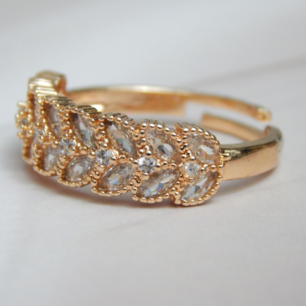 Gold Leaf Band Ring with Marquise Crystal Chain Detailing – Royal Reflection DS