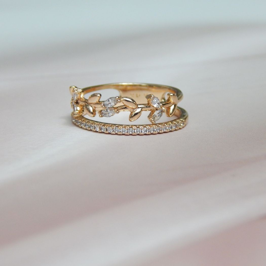 Golden Leaf Duo Ring with CZ Vine Design and Dual Gold-Plated Bands – Royal Reflection DS