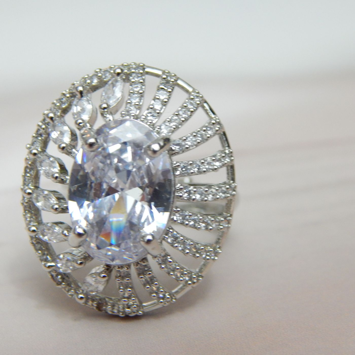 Silver-Toned Oval Statement Ring with Central Solitaire and Petal Halo – Royal Reflection DS