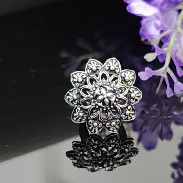 Oxidised Silver-Tone Petal Design Ring with Antique Lotus Motif – Royal Reflection DS