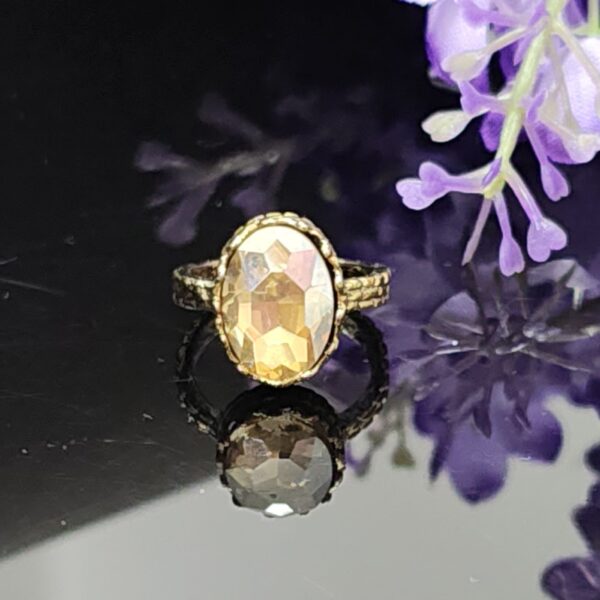 Regal Gem Oval Ring with Golden Stone and Gold-Toned Textured Band – Royal Reflection DS