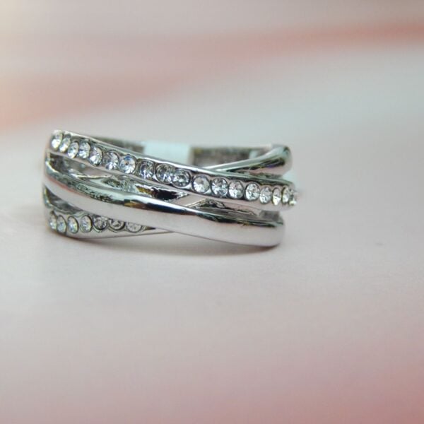 Silver-Toned Criss-Cross Band Ring with Sparkling Crystal Inlay – Royal Reflection DS
