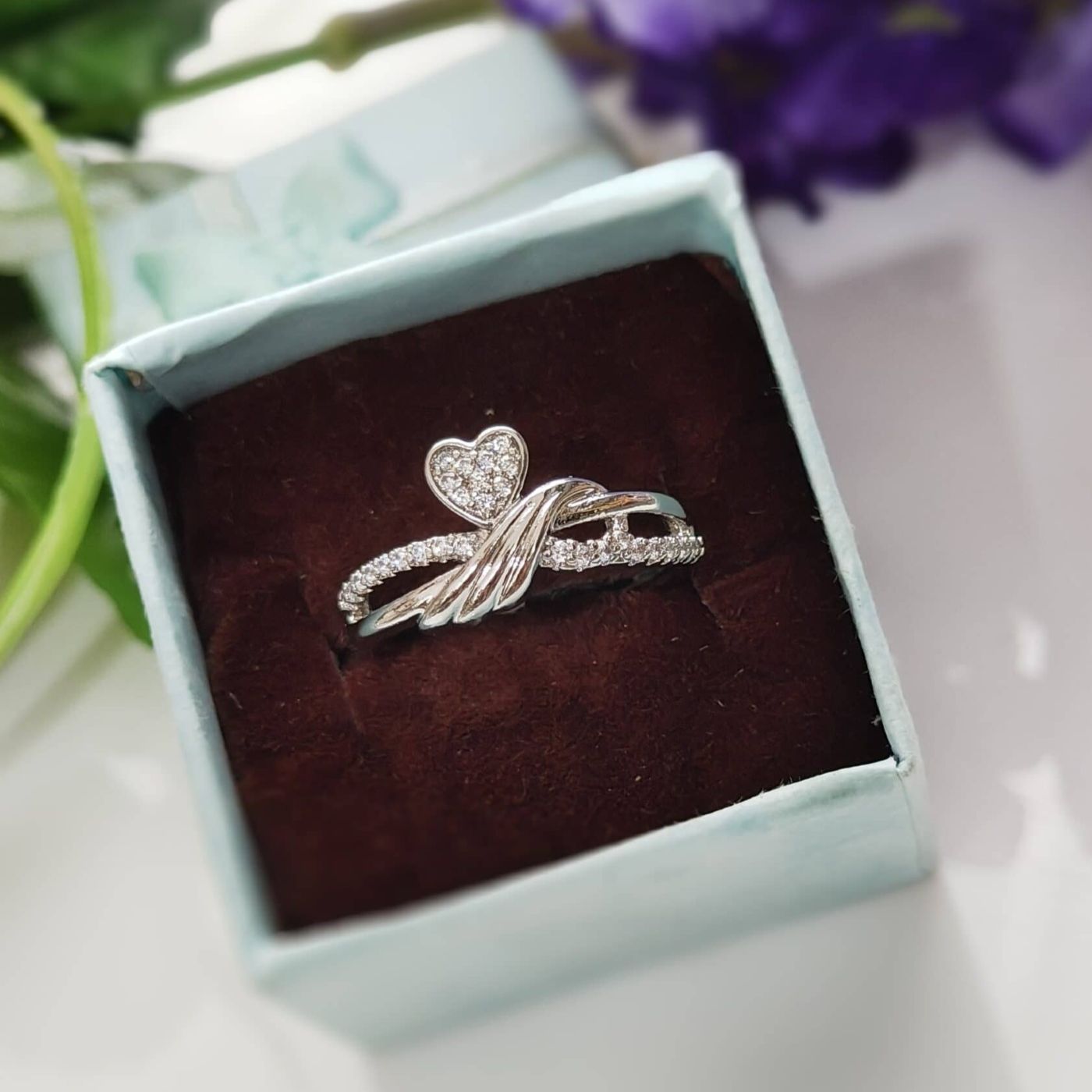 Silver Heart Ring with Crystal Accents and Intertwined Band Design – Royal Reflection DS