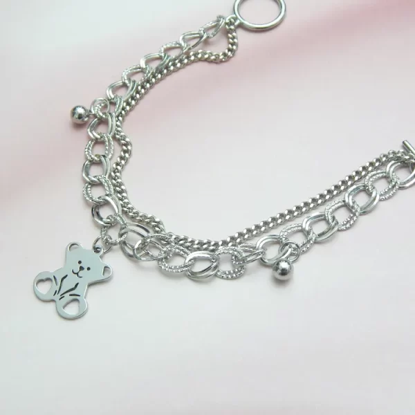 Silver chain bracelet with teddy bear charm – cute and casual design
