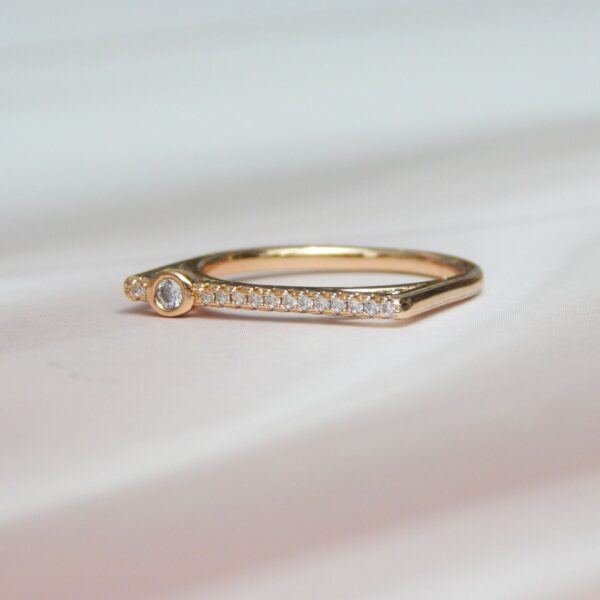 Tapered Gold Solitaire Accent Band Ring with Pave CZ Lining – Royal Reflection DS