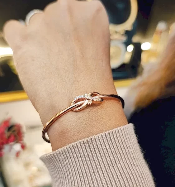 Rose Gold Diamond Kada with Sparkling Knot Motif – Royal Reflection DS