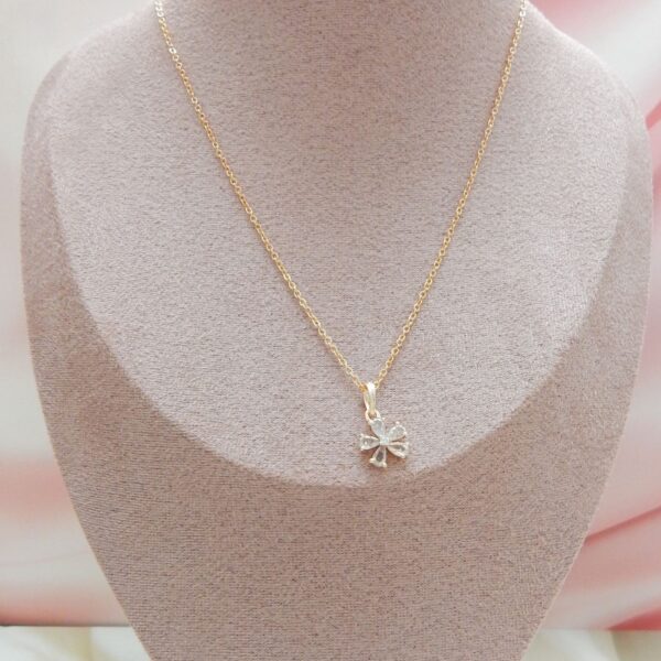Crystal Gold Pendant – Pearl Design — Royal Reflection DS (Pearl)