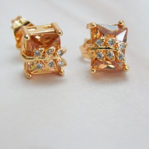 Gold-Plated Pendant Set with Necklace & Stud Earrings – Royal Reflection DS