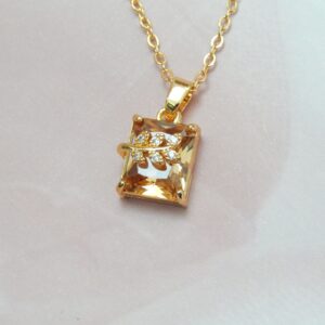 Gold-Plated Pendant Set with Necklace & Stud Earrings – Royal Reflection DS