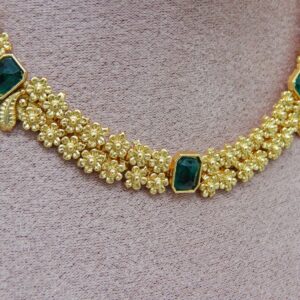 Close-Up of Floral Chain with Green Gem Centerpiece – Royal Reflection DS