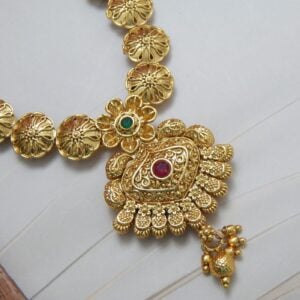 Closeup of Floral Motif Pendant – Royal Reflection DS