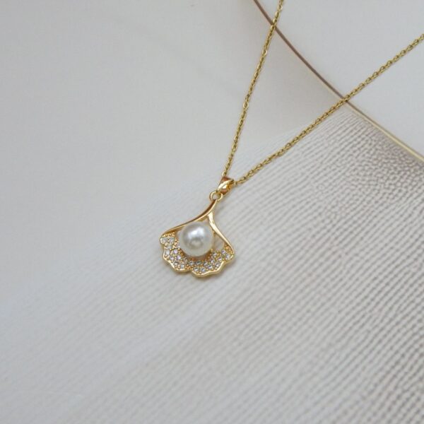 Pearl Bloom Gold-Plated Necklace with CZ Accents – Royal Reflection DS