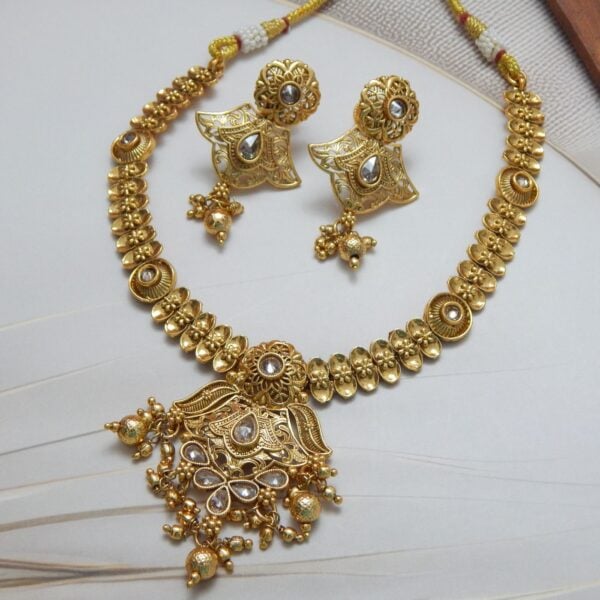 Regal Heritage Pendant Necklace Set in Antique Gold with Traditional Earrings – Royal Reflection DS