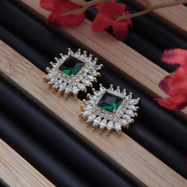 Green: Regal Square Stone Tops with Green Center and Diamond Halo – Royal Reflection DS