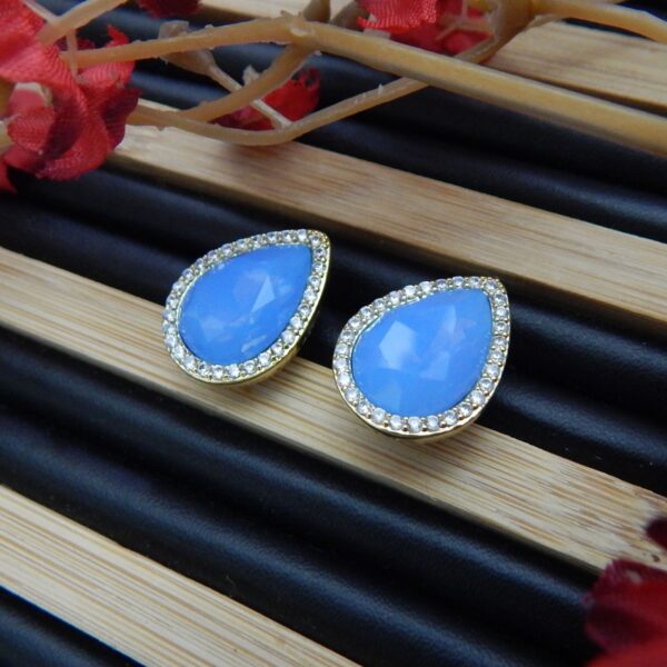 Blue Variant: Elegant Blue Teardrop Crystal Tops with Sparkling Stone Border – Royal Reflection DS