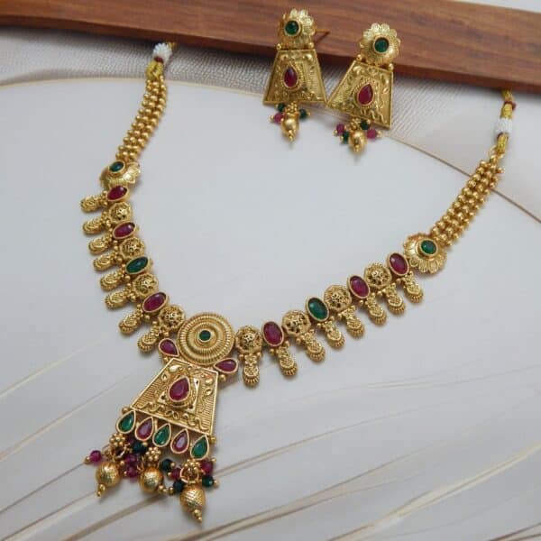 Temple-Inspired Necklace Set with Drop Pendant – Royal Reflection DS